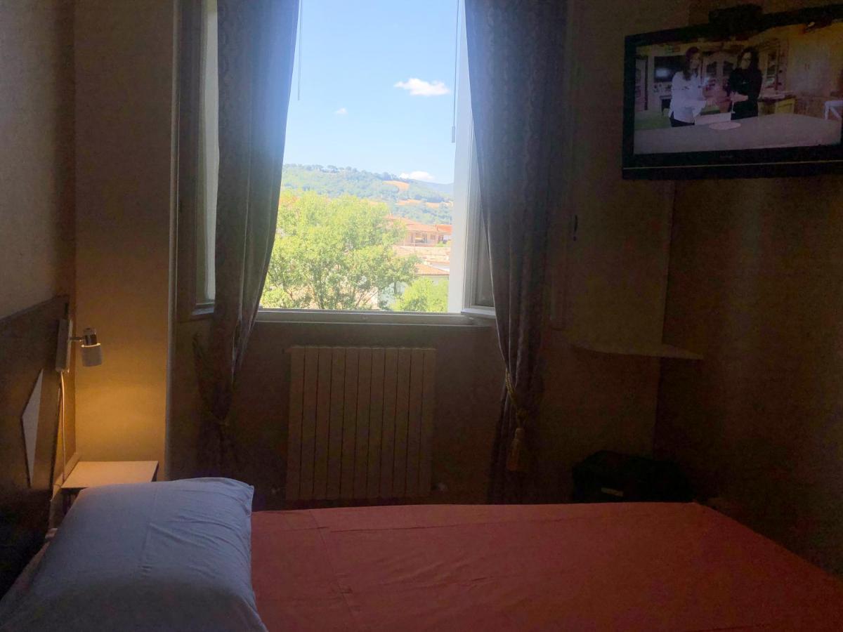 La Finestra Sul Fiume Bed and Breakfast Fossombrone Εξωτερικό φωτογραφία