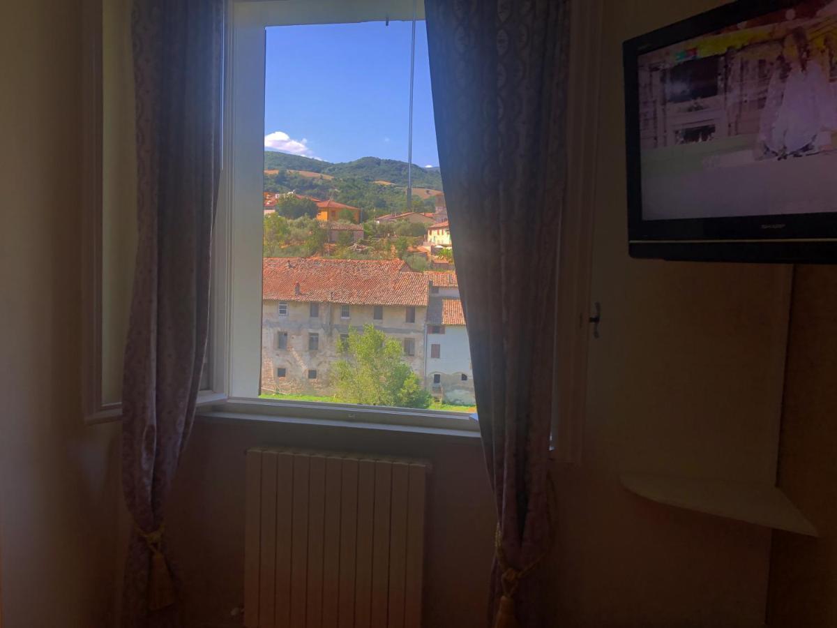 La Finestra Sul Fiume Bed and Breakfast Fossombrone Εξωτερικό φωτογραφία