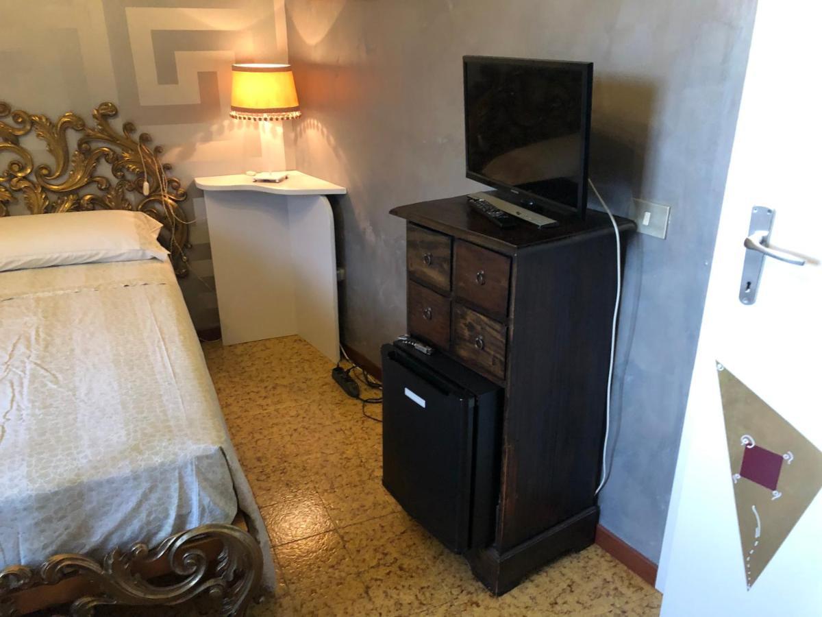 La Finestra Sul Fiume Bed and Breakfast Fossombrone Εξωτερικό φωτογραφία
