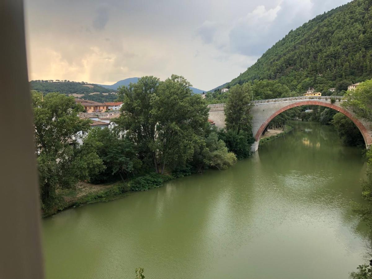 La Finestra Sul Fiume Bed and Breakfast Fossombrone Εξωτερικό φωτογραφία