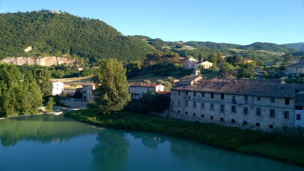 La Finestra Sul Fiume Bed and Breakfast Fossombrone Εξωτερικό φωτογραφία